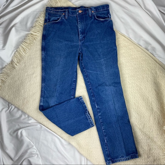 SOLD Wrangler light/medium wash denim sz 34” - Picture 7 of 12